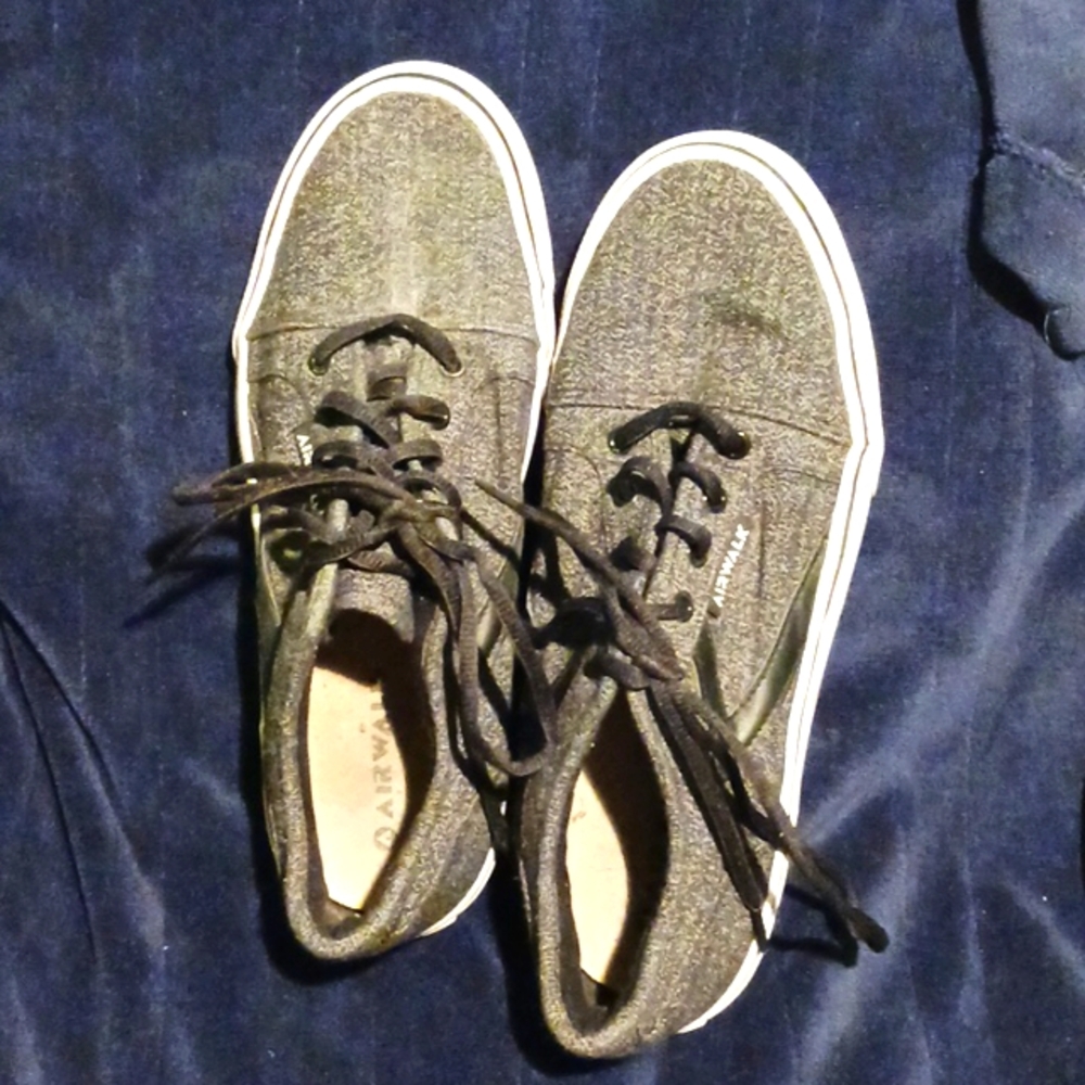 Size 9 black and gray airwalks